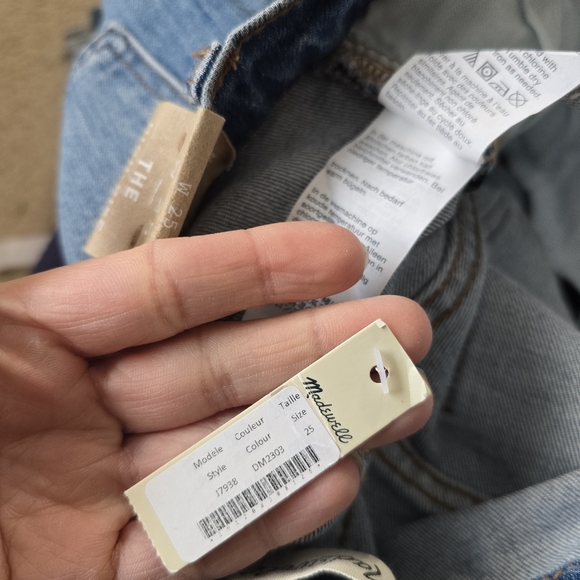 NWT Madewell The High Rise Slim BoyJean Distressed Size 25 - Picture 5 of 16